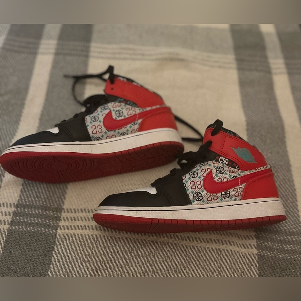 SE “Ugly Sweater” Jordan 1s Youth Size 4